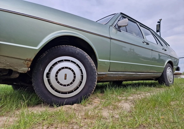 Volkswagen Passat cena 25900 przebieg: 78574, rok produkcji 1977 z Gniezno małe 529